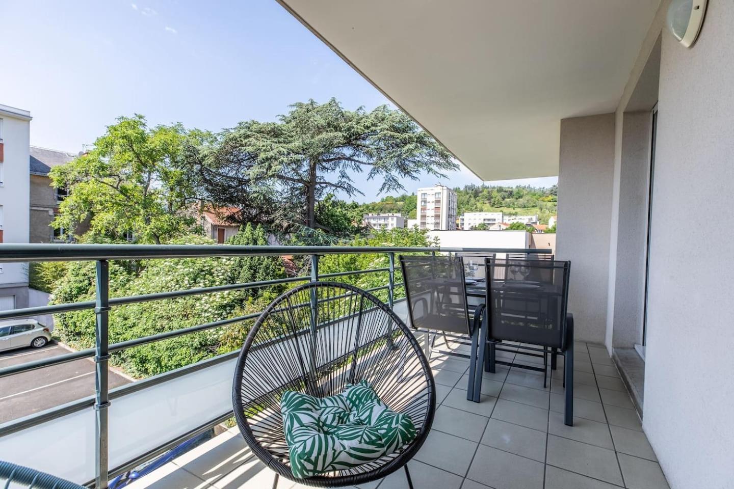Le Clos Fleuri F3 Terrasse & Garage Clermont-Ferrand Bagian luar foto